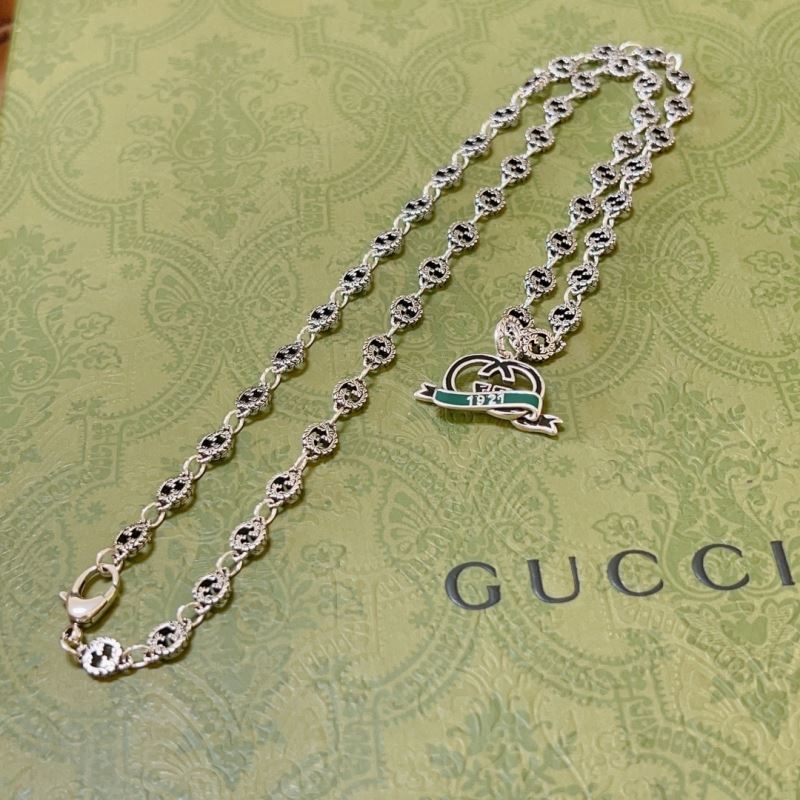 G*u*i necklaces